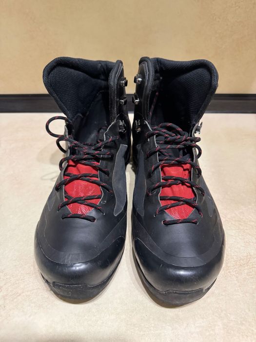 Arc'teryx Bora2 Mid GTX Hiking Boot.
