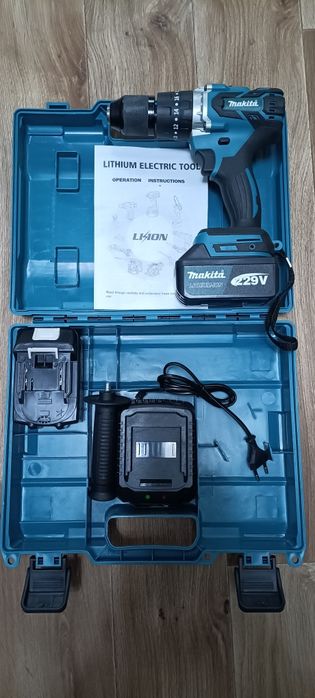 Шуруповёрт 3 функции.