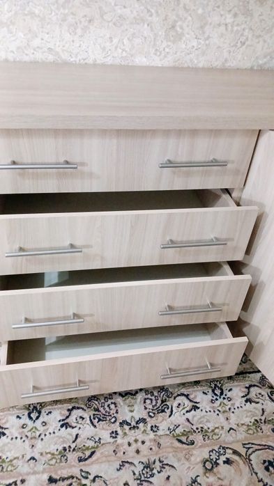 Парные шкафы-комоды в гостиную