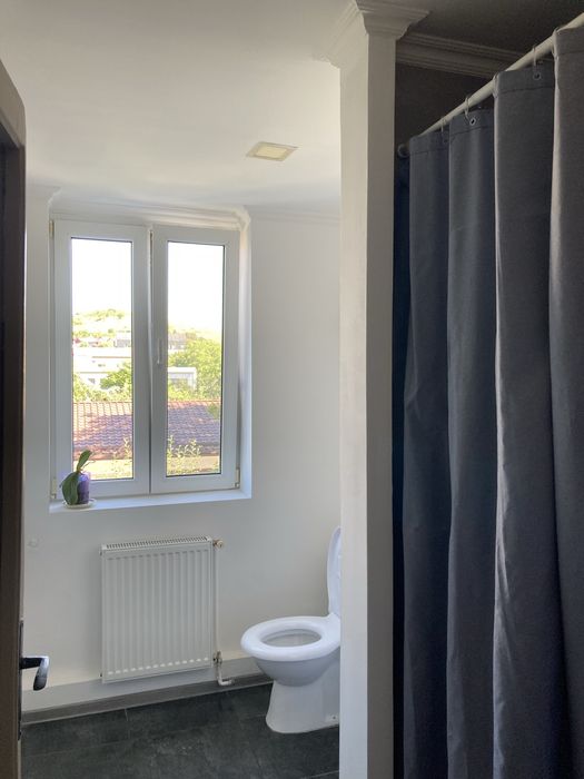 De inchiriat apartament foarte spatios, cu o camera.