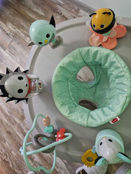 Мобилен център за игра Tiny Love / проходилка