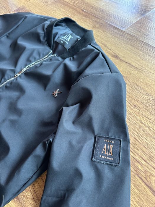 Мъжко,черно яке Armani Exchange с метално лого и ципове