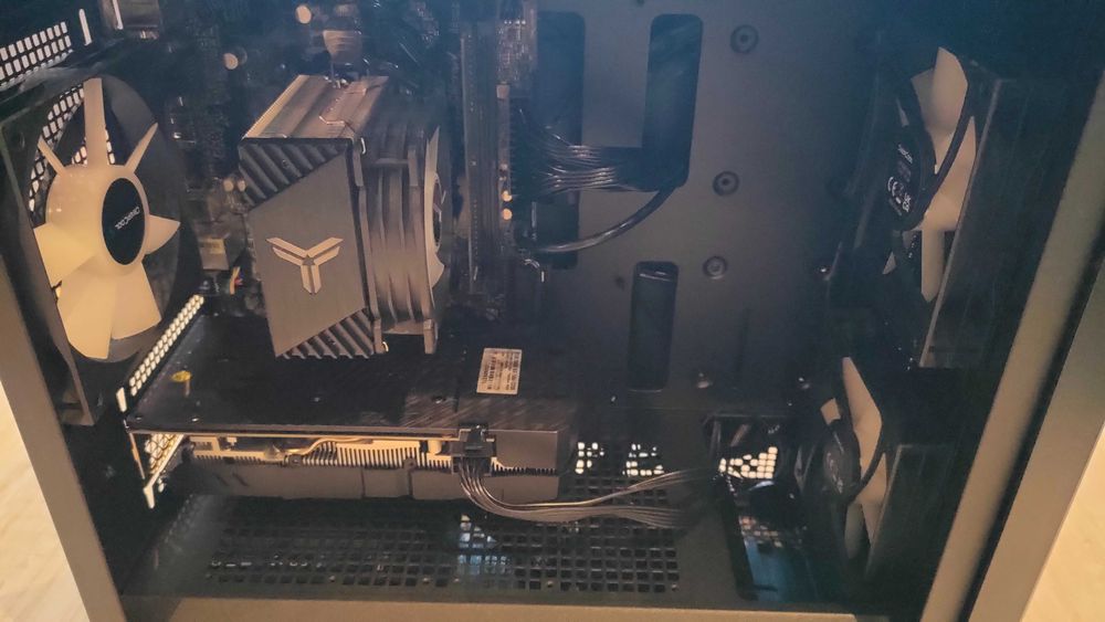 Компютърна конфигурация Core i5 9400, 8GB RAM, 250 SSD, RX580 8GB 256b