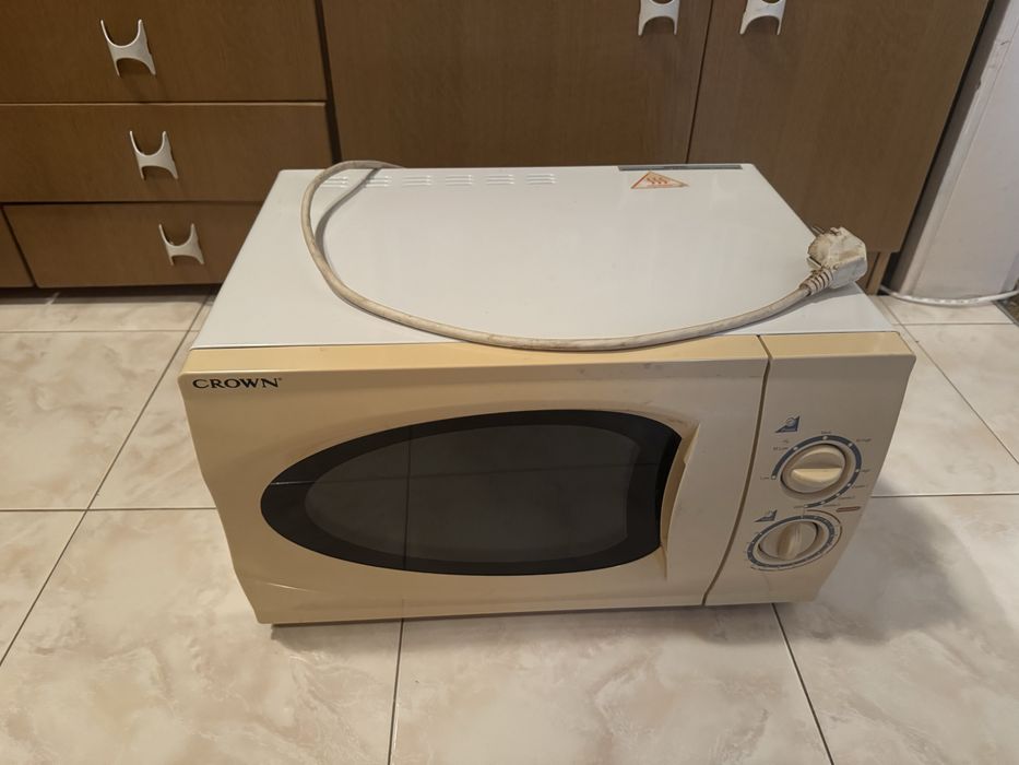 Микровълнова фурна 800W Crown