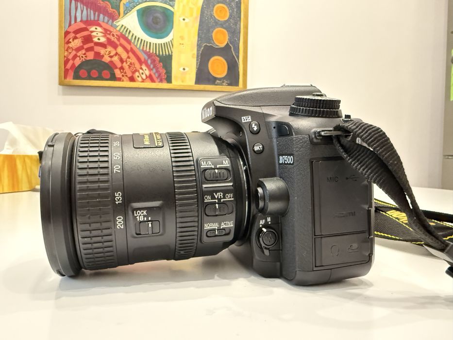 obiectiv Nikon AF-S DX 18-200mm F/3.5-5.6G ED VR II