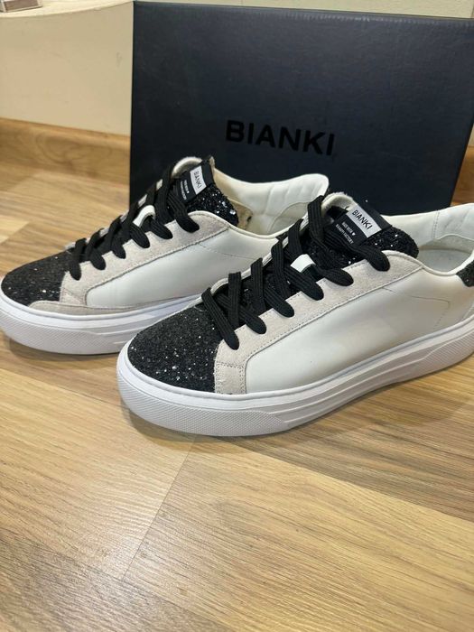 Кецове в бяло с боркат - BIANKI
