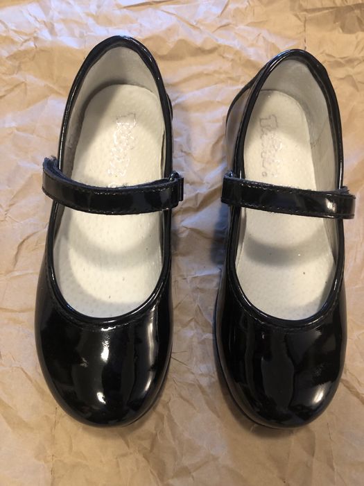 Pantofi noi din piele naturala lacuita pt fete