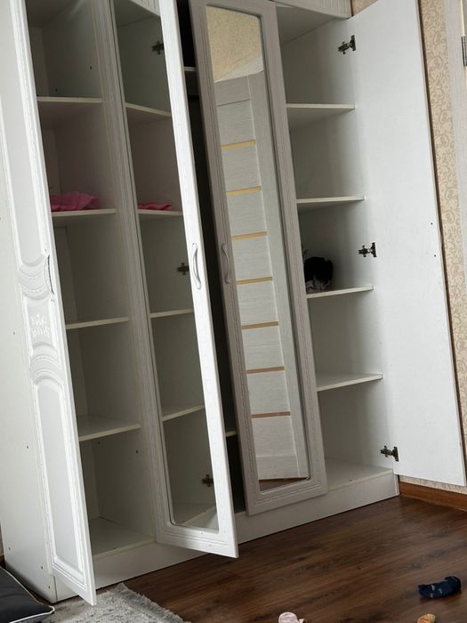 продам шкаф  МДФ в хорошом состояний Разорном виде .