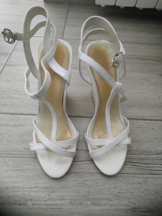 Сандали на платформа номер 37