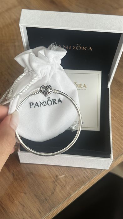 Продам браслет Pandora))