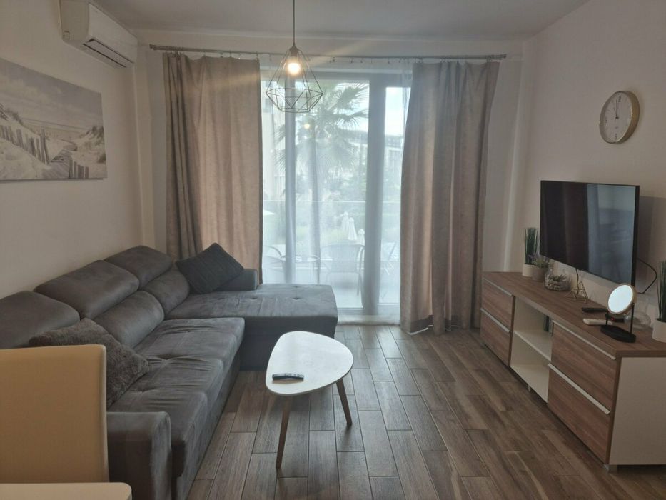 Дава се под наем Двустаен апартамент в к.к. Св.Св. Константин и Елена - 54 кв.м за 700 € - Снимка #3