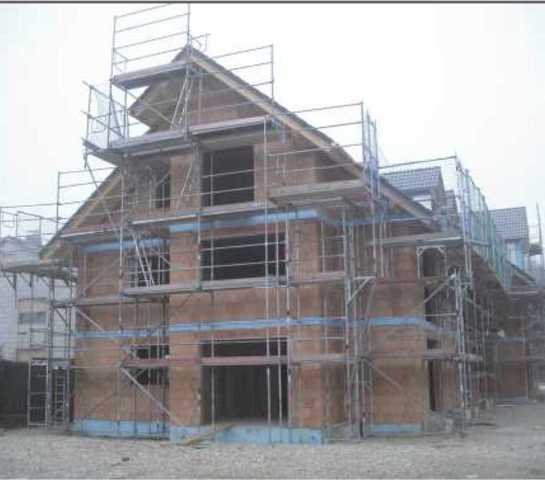 Schelă  si placă compactoare de închiriat