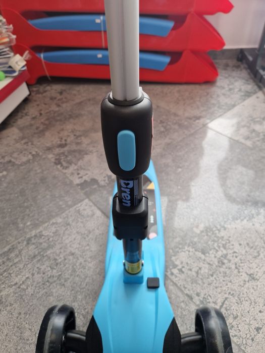 Vând tricicleta / trotineta copii