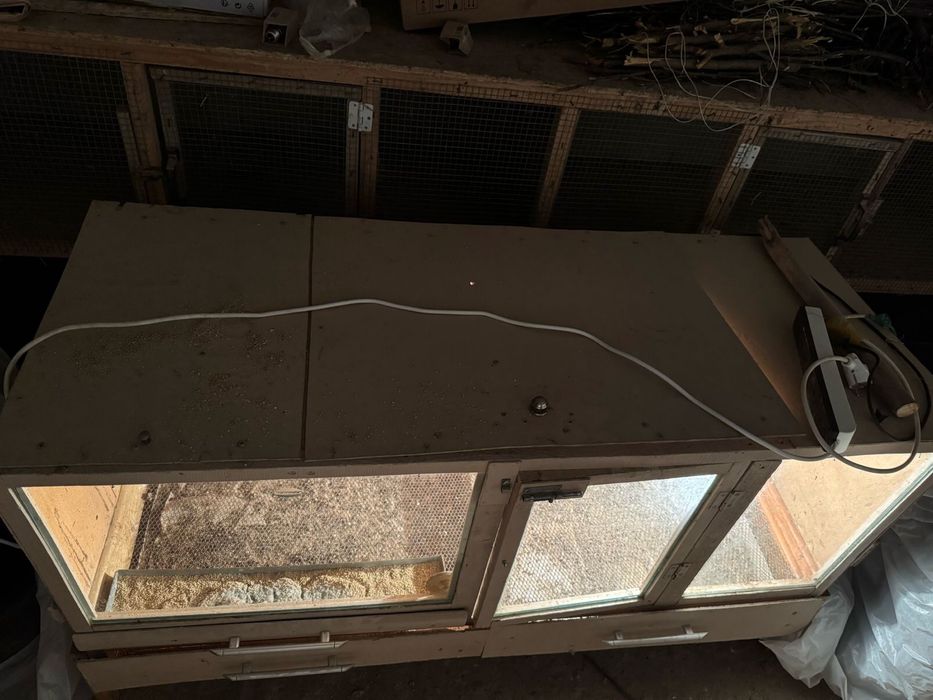 Брудер и сетка для цыплят