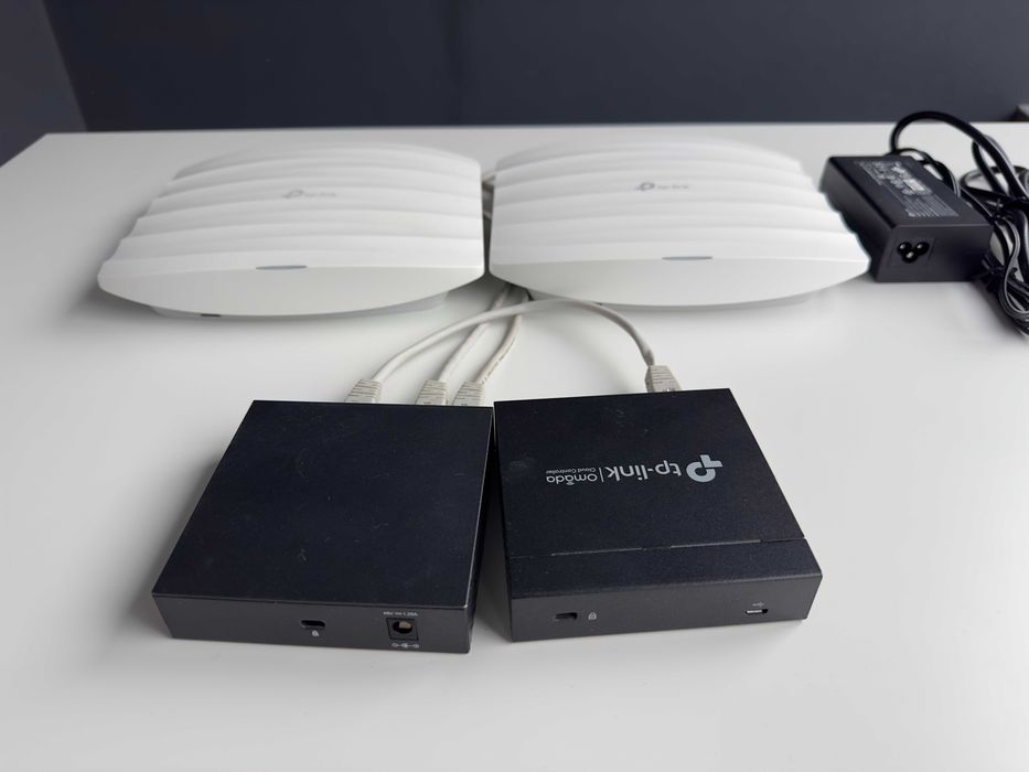 Kit TP-Link Omada Cloud: Controller OC200 + Switch PoE + 2x AP WiFi