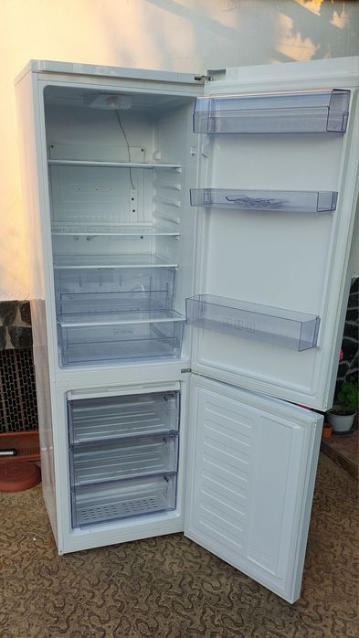 Хладилник Веко RCSA 330K30W 186см