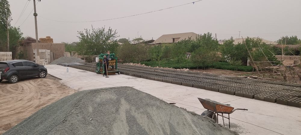 Shlakablok quyish uskunasi sotiladi. Kelishiladi.