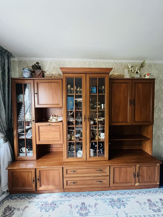 Шкаф Сервант………..