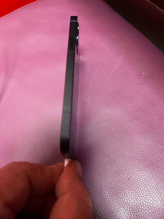 iPhone 12 - Отличен без ремонти и с оригиналната батерия на 98% здраве