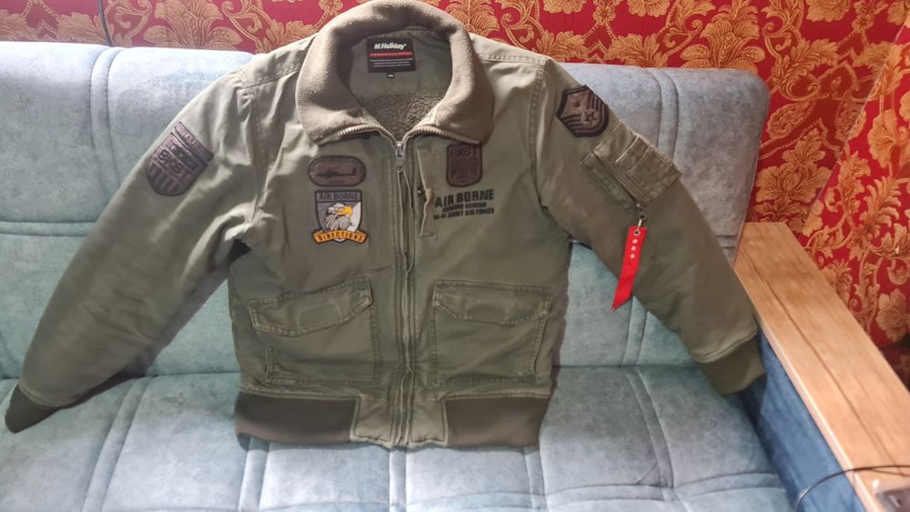 Продаю лёгкую куртку.