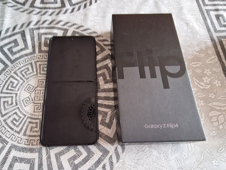 Samsung Z Flip 4 Перфектен