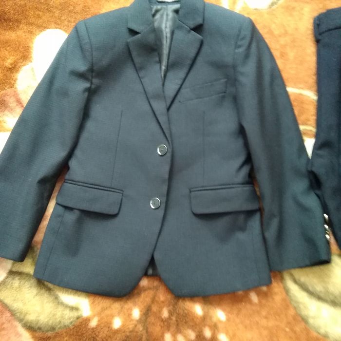 Продам пиджак, брюки, жилетки