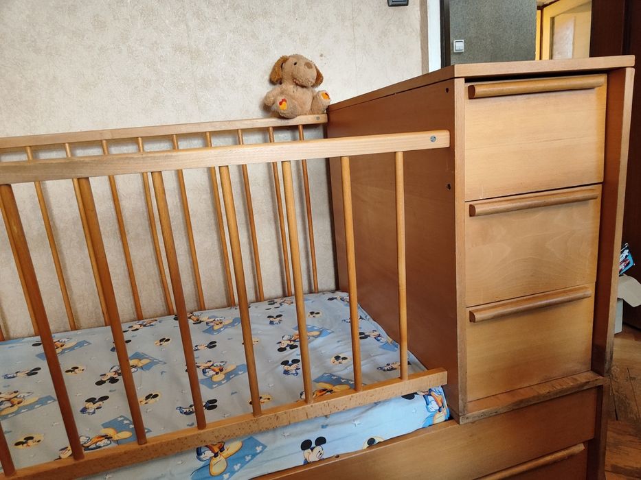 Детско дървено легло