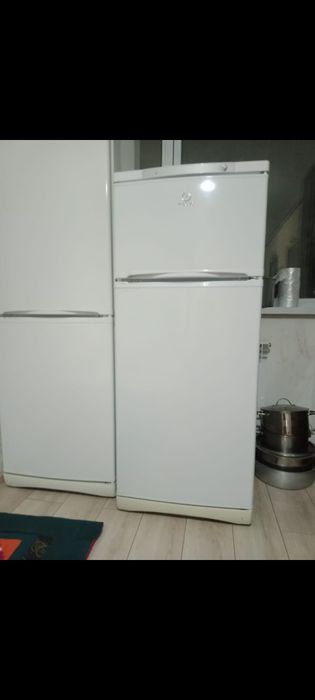 Холодильник INDEZIT