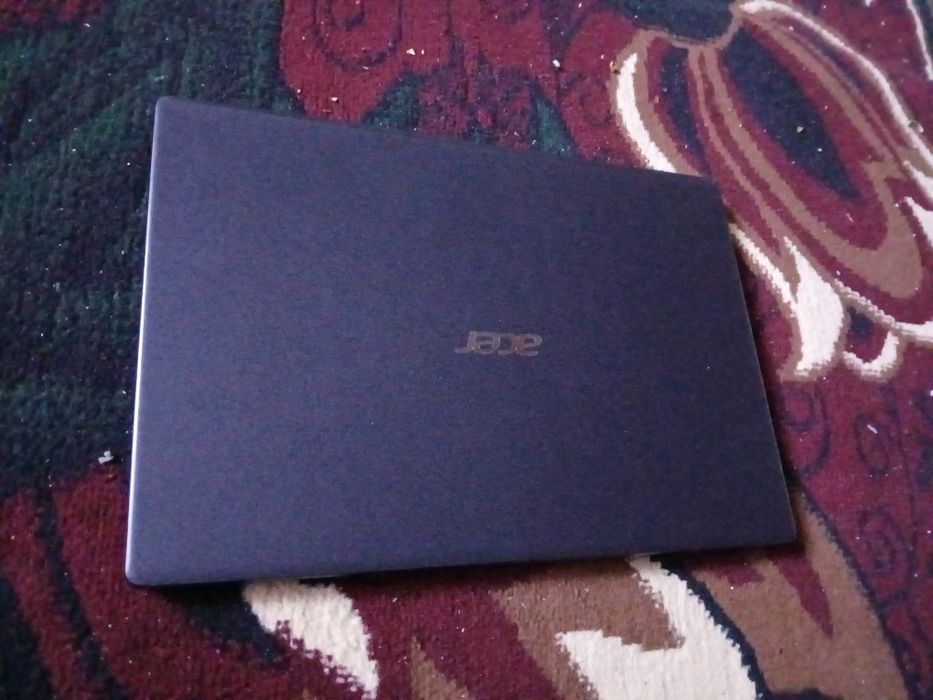 Aser noutbuk sotiladi