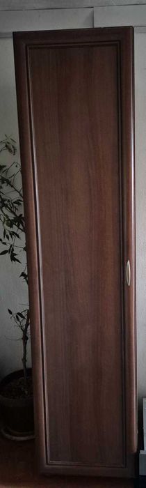 Трикрилен гардероб