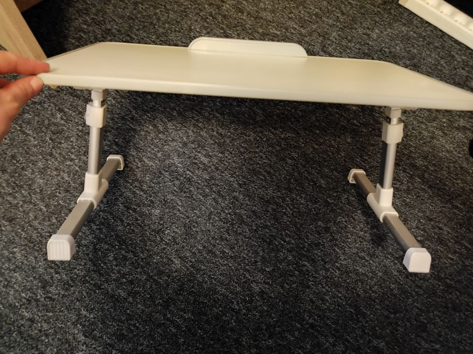 Măsuța laptop reglabilă