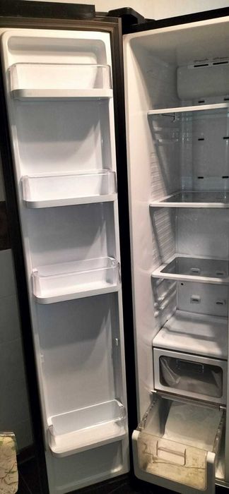 Продам холодильник SAMSUNG Side By Side модель RS21HNLBG.
