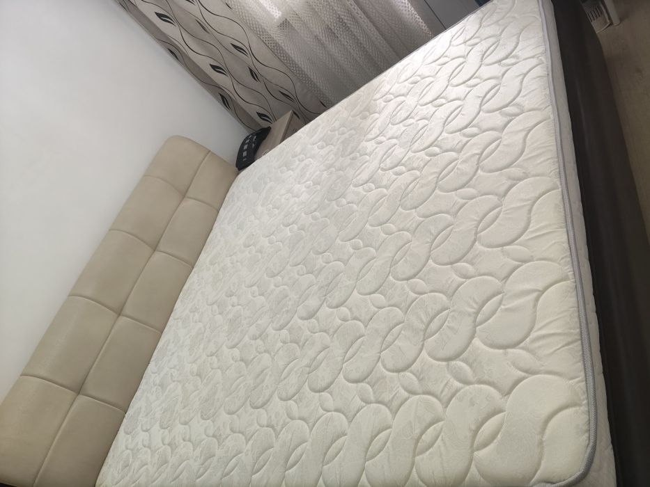 Продам кровати с матрасом и без матраса