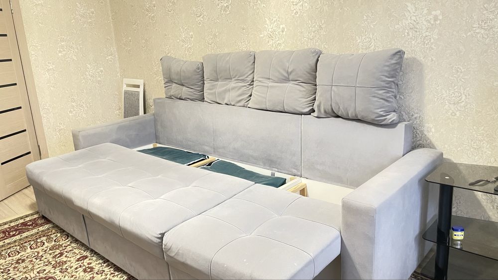 продам диван серого цвета 3 МЕТРА