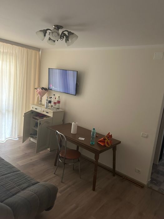 Inchiriez camera intr-un apartament de 3 camere pt. elevi de liceu
