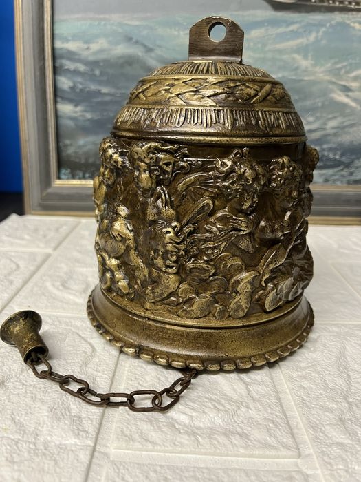 Стара,бронзова,църковна камбана