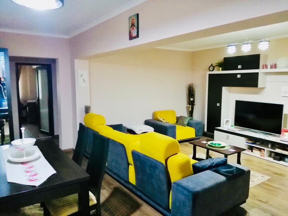 Închiriez apartament