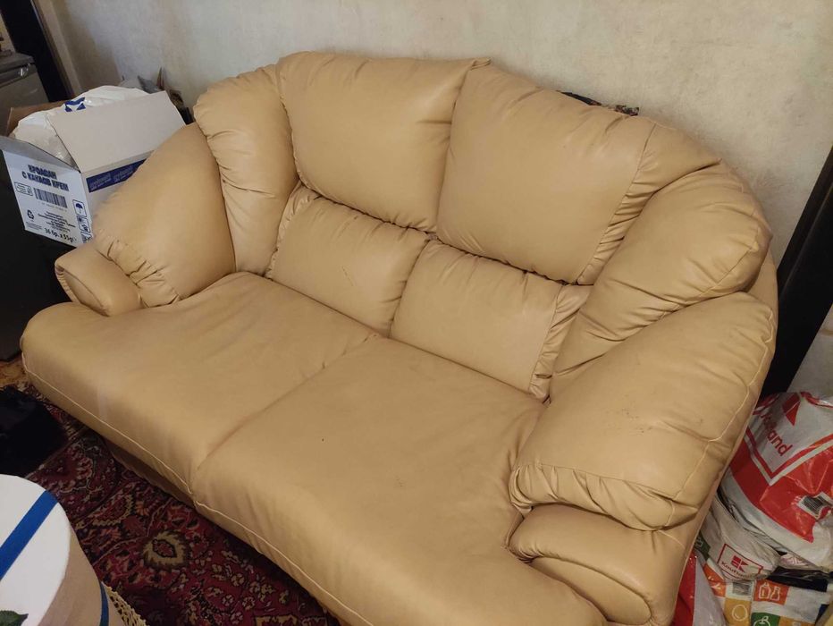 Диван кожен използван в добро състояние