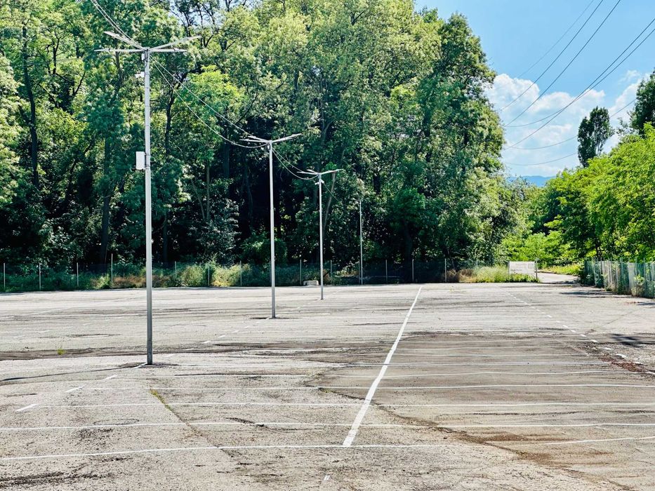 Дава се под наем Гараж / Паркомясто в София, Западен парк - 7000 кв.м за 35.7 € - Снимка #2