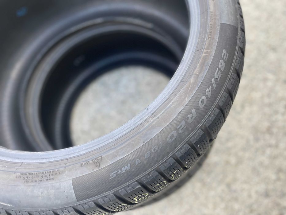 2x 285 40 20 Pirelli Pzero WInter