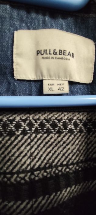 Jacheta Pull&Bear de blugi, matlasată, model deosebit