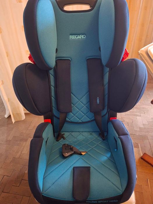 Столчето за кола е Recaro Young Sport Hero