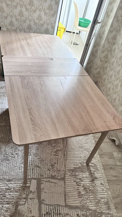 Продам раздвижной стол.