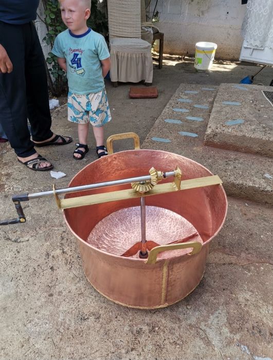 Vând caldare de cupru