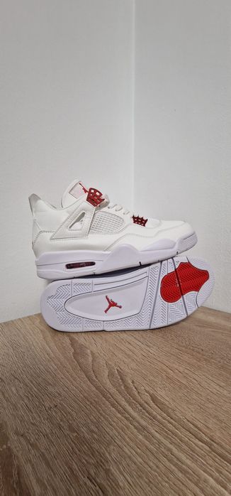 Jordan Retro 4 metalic red