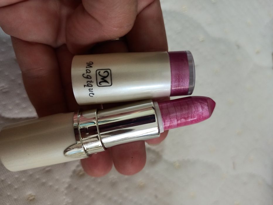 Помада для губ от  Magique