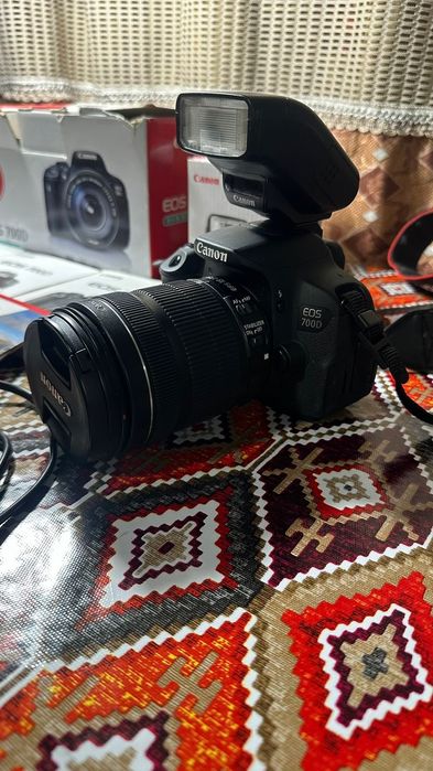 Сonon 700D зеркальный фотоаппарат