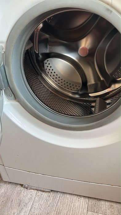 Продам стриральную машину Indesit