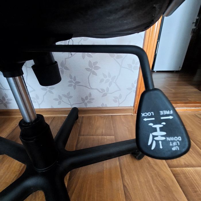 Продается офисное кресло