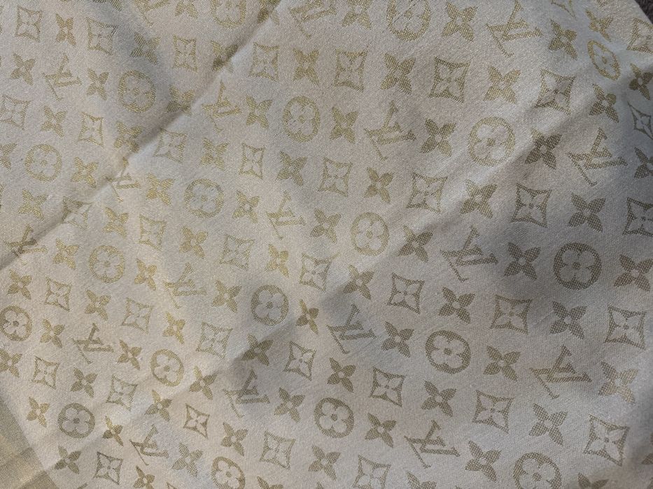 Оригинални шалове Louis Vuitton и Furla